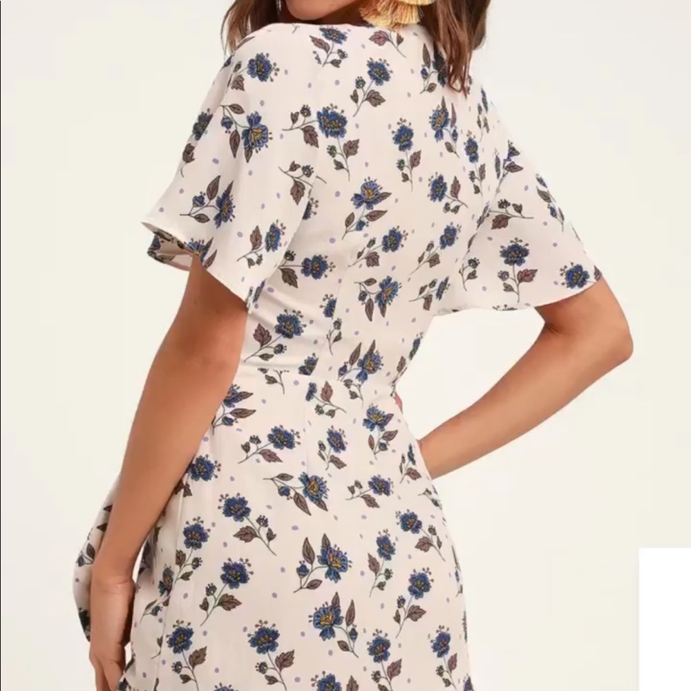 Floral Print Ruffled Wrap Dress - Picture 4 of 6